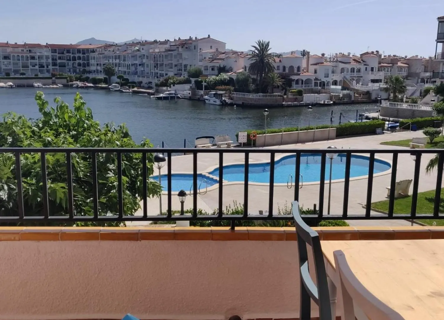 Apartment Magnifique Vue Piscine Et Canaux - Wifi Fibre Haut Debit Empuriabrava Spain
